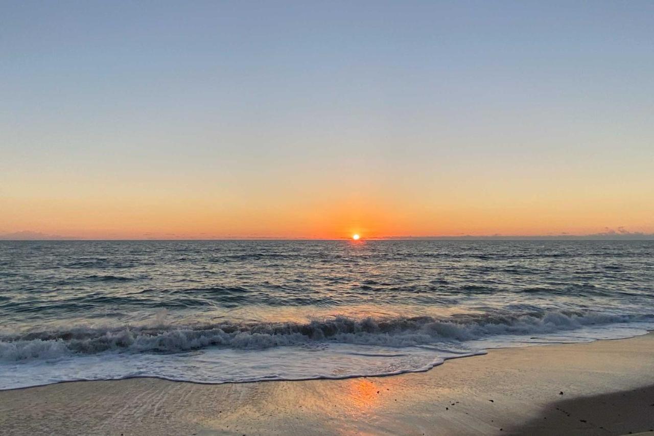 Walk To Shore Satellite Beach Condo With Ocean View Екстериор снимка
