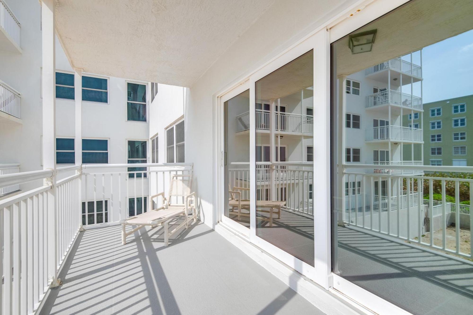 Walk To Shore Satellite Beach Condo With Ocean View Екстериор снимка