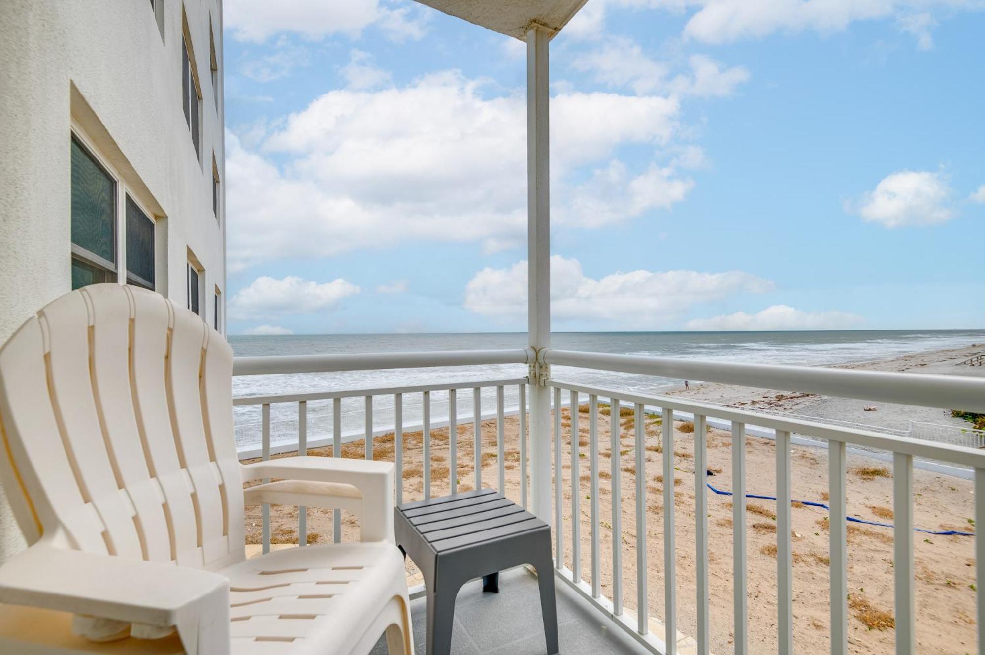Walk To Shore Satellite Beach Condo With Ocean View Екстериор снимка